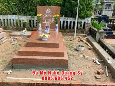 Mẫu Mộ đá granite đỏ – Thiết kế 3 cấp sang trọng, bền đẹp theo thời gian